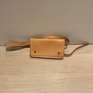 Madewell small leather pouch with belt. Waist bag.